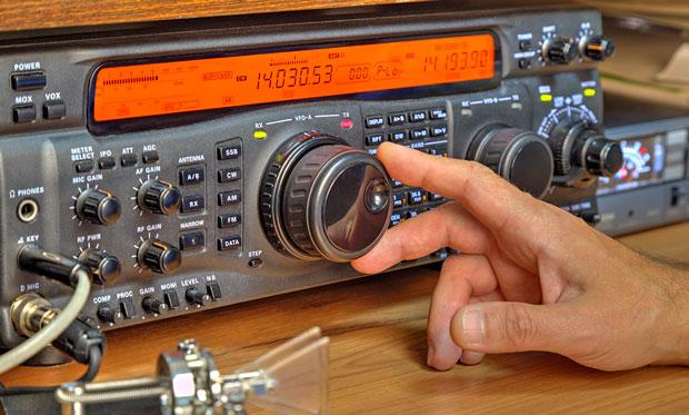 1. Radioamaterji in radijske komunikacije